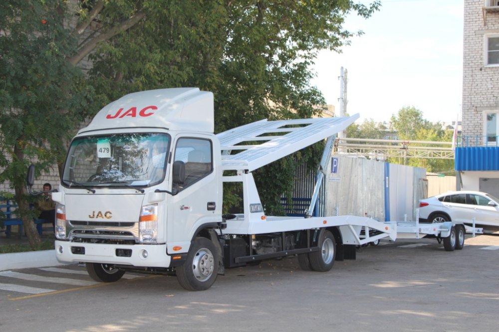 JAC N90 Двухместный эвакуатор - автовоз с прицепом
